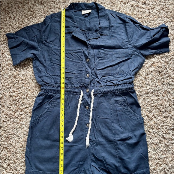 Universal Thread Blue Collared Top Size L Pockets Buttons - Picture 9 of 13